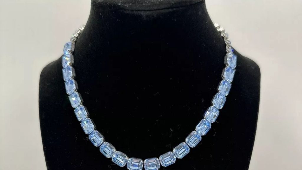 Weiss Rhinestone Choker