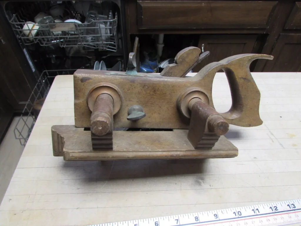 VINTAGE ANTIQUE Sandusky TOOL CO. WOOD SCREW PLOW PLANE with IRON Blade