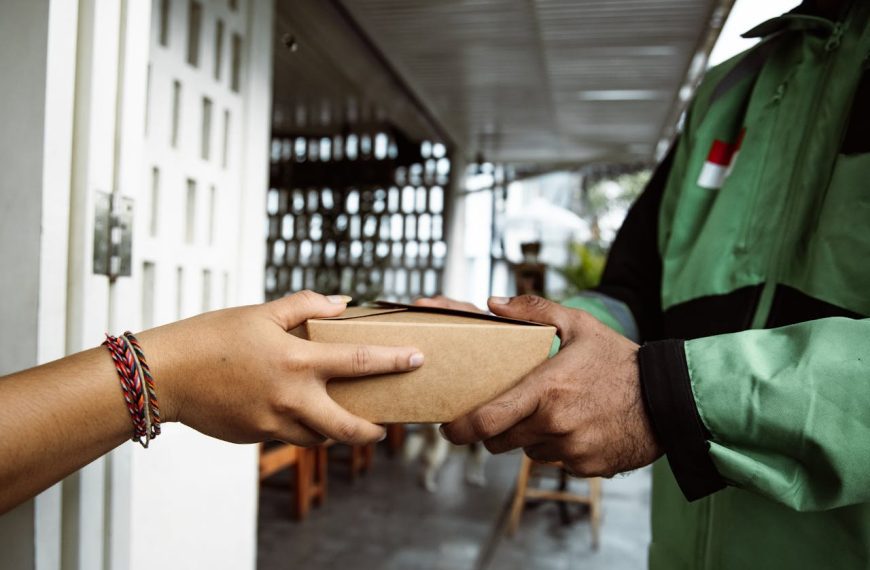 12 Emotional Reasons People Keep&hellip;