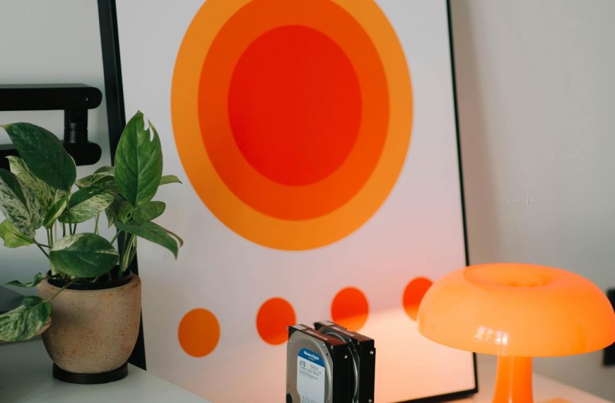 Atomic Orange retro lamp