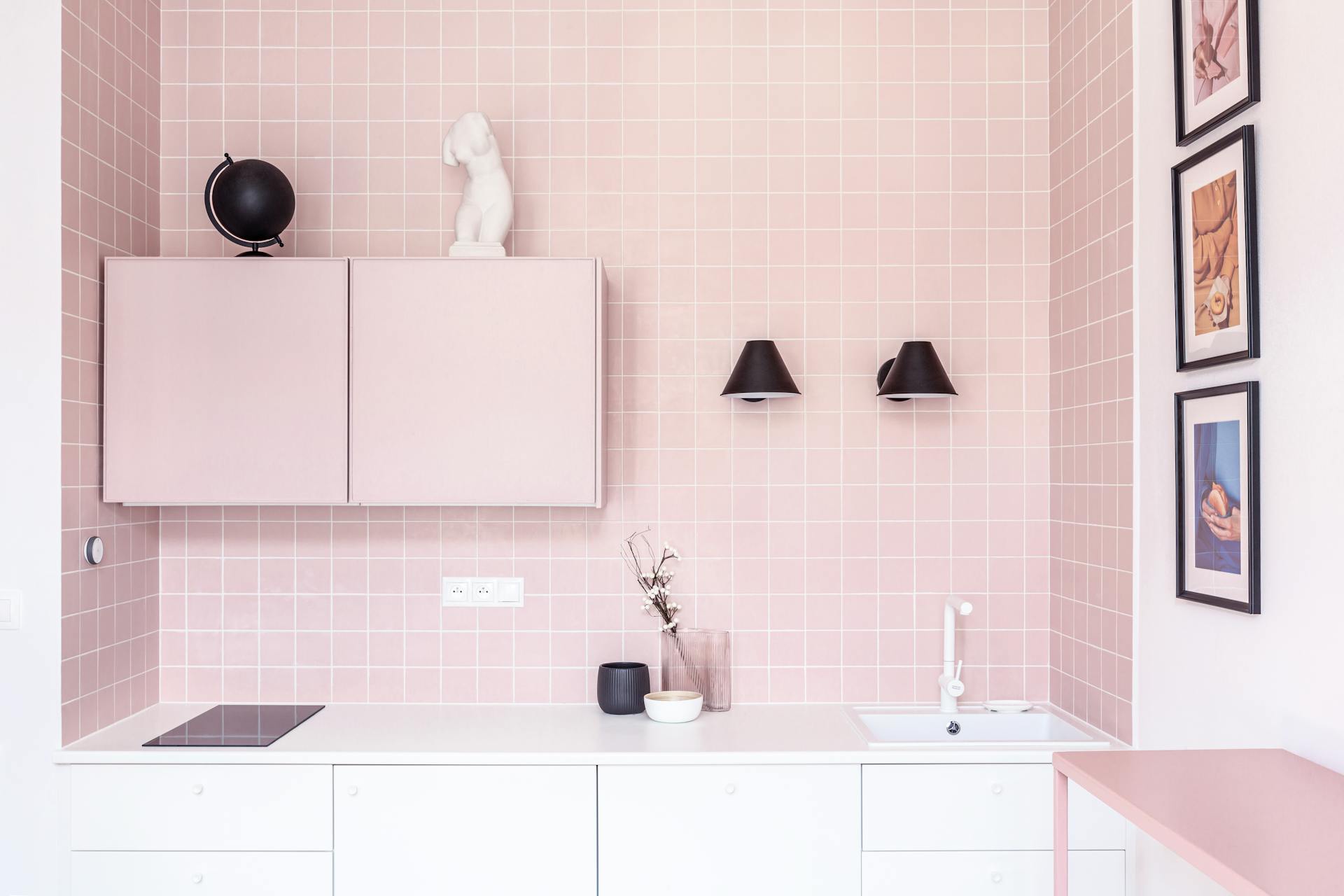 4x4 tiles on the wall