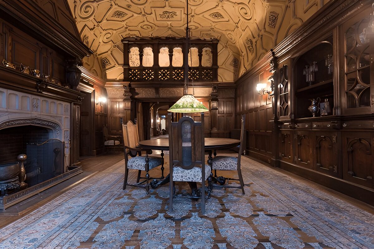 Victorian Mahogany Dining Table