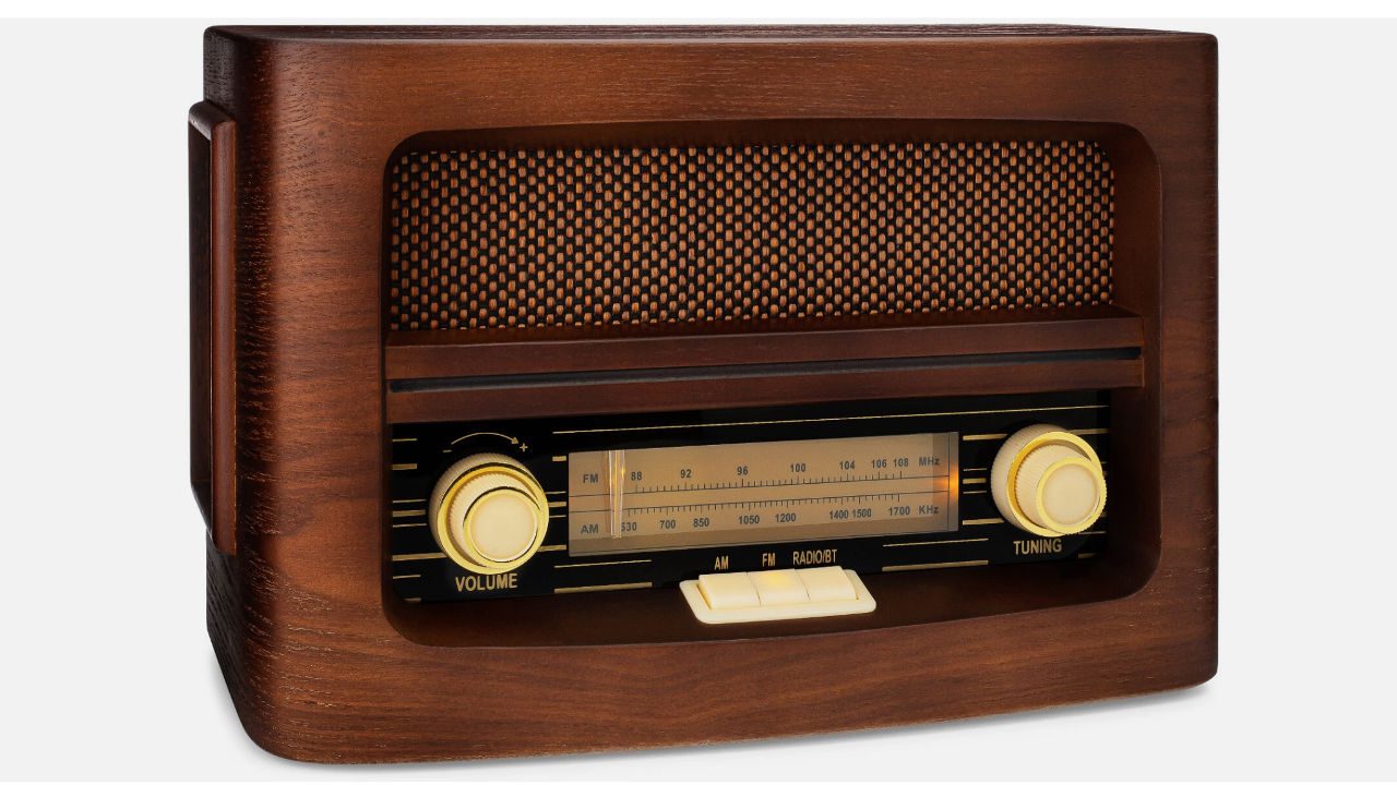 ClearClick vintage retro radio with AM/FM dial, wooden exterior, cream-colored tuning and volume knobs, front speaker grille