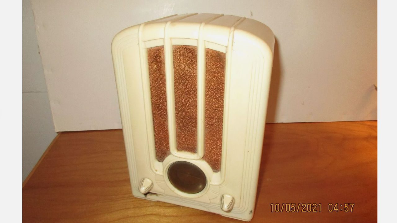 Emerson AU-190 mini-tombstone radio in ivory Bakelite, featuring vertical grille bars, rounded speaker cloth panel, and dual knobs