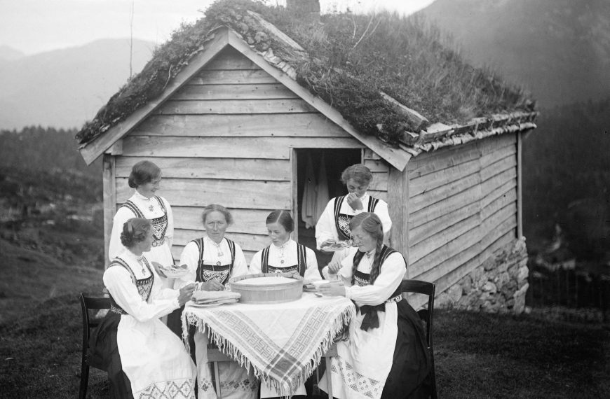 Traditional Family Silhouettes from the Victorian Period