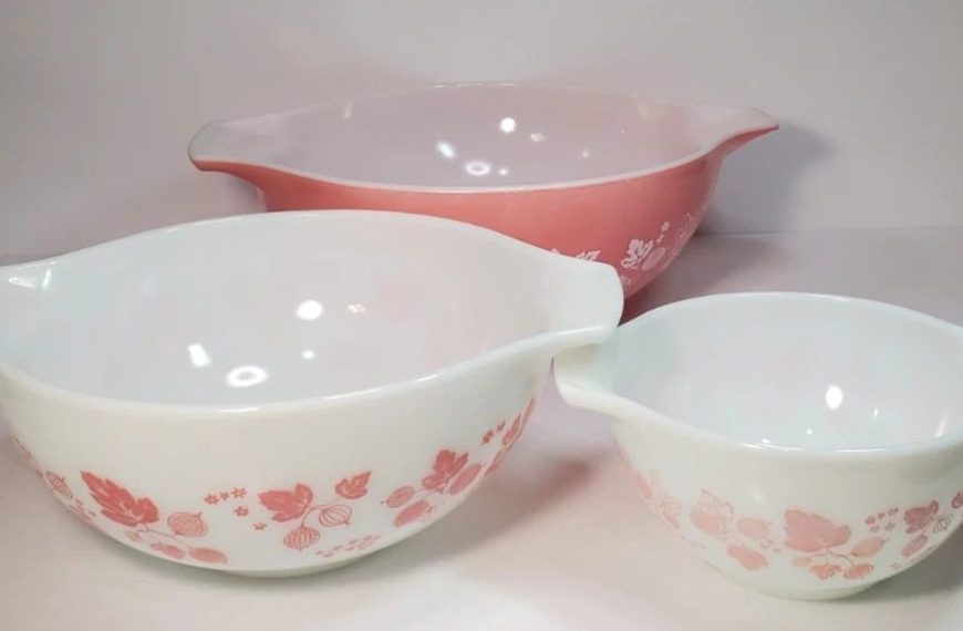 Three Vintage Pyrex Bowls in different colors on a white countertop