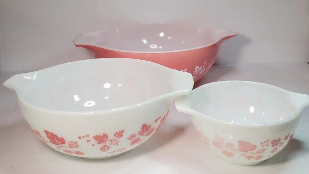 Three Vintage Pyrex Bowls in different colors on a white countertop