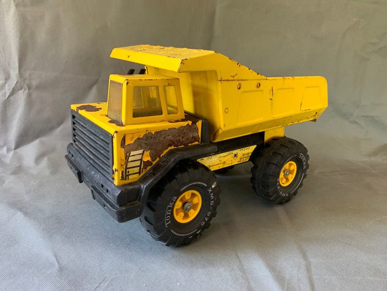 Vintage Mighty Tonka dump truck XMB-975 - pressed steel - original yellow paint