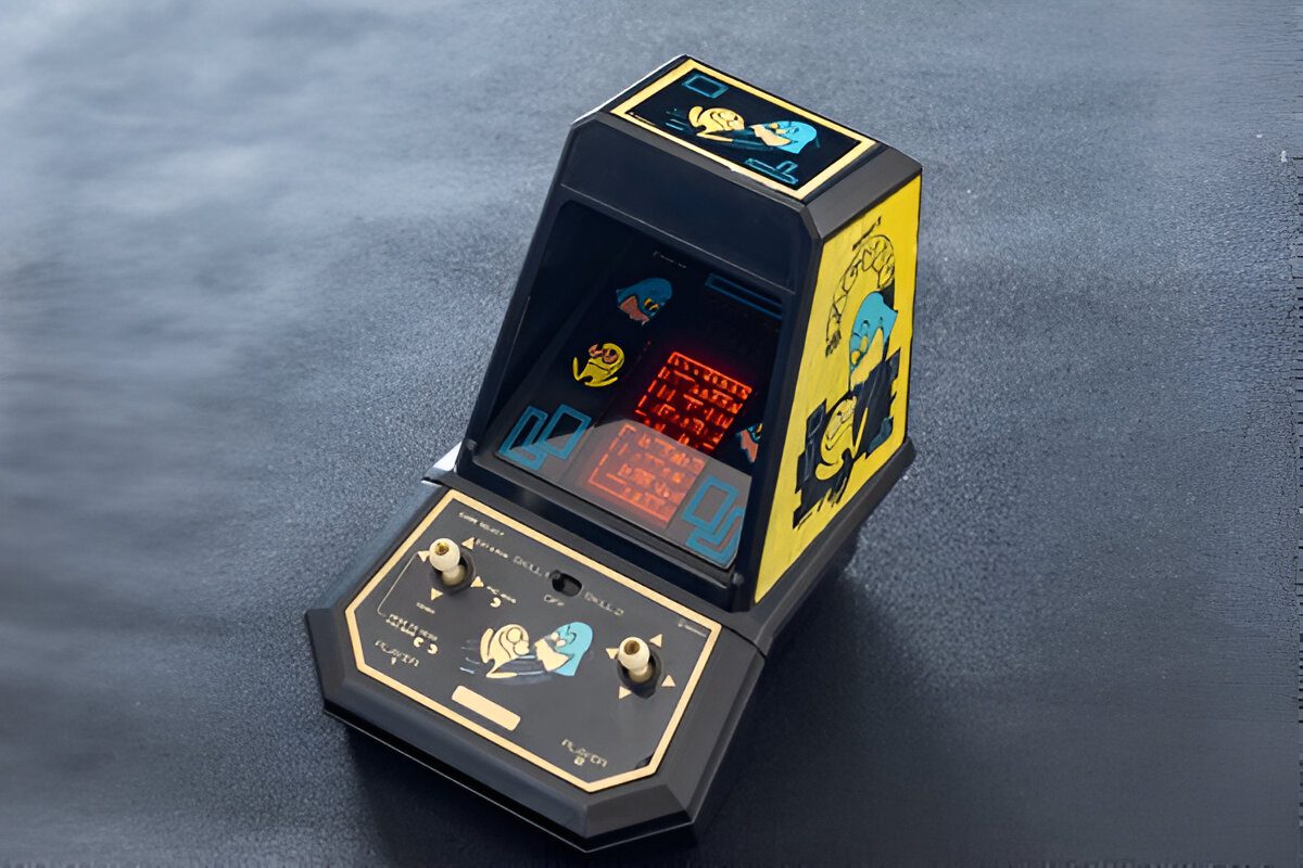  Old Pac-Man game from 1981 by Midway