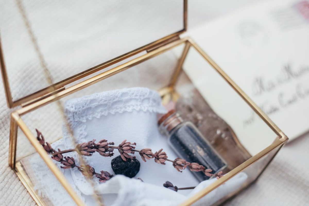 Picture of 10 Tips for Organizing Sentimental Keepsakes – Decluttering Mom