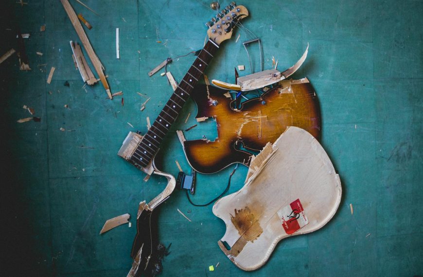 Broken guitar strings