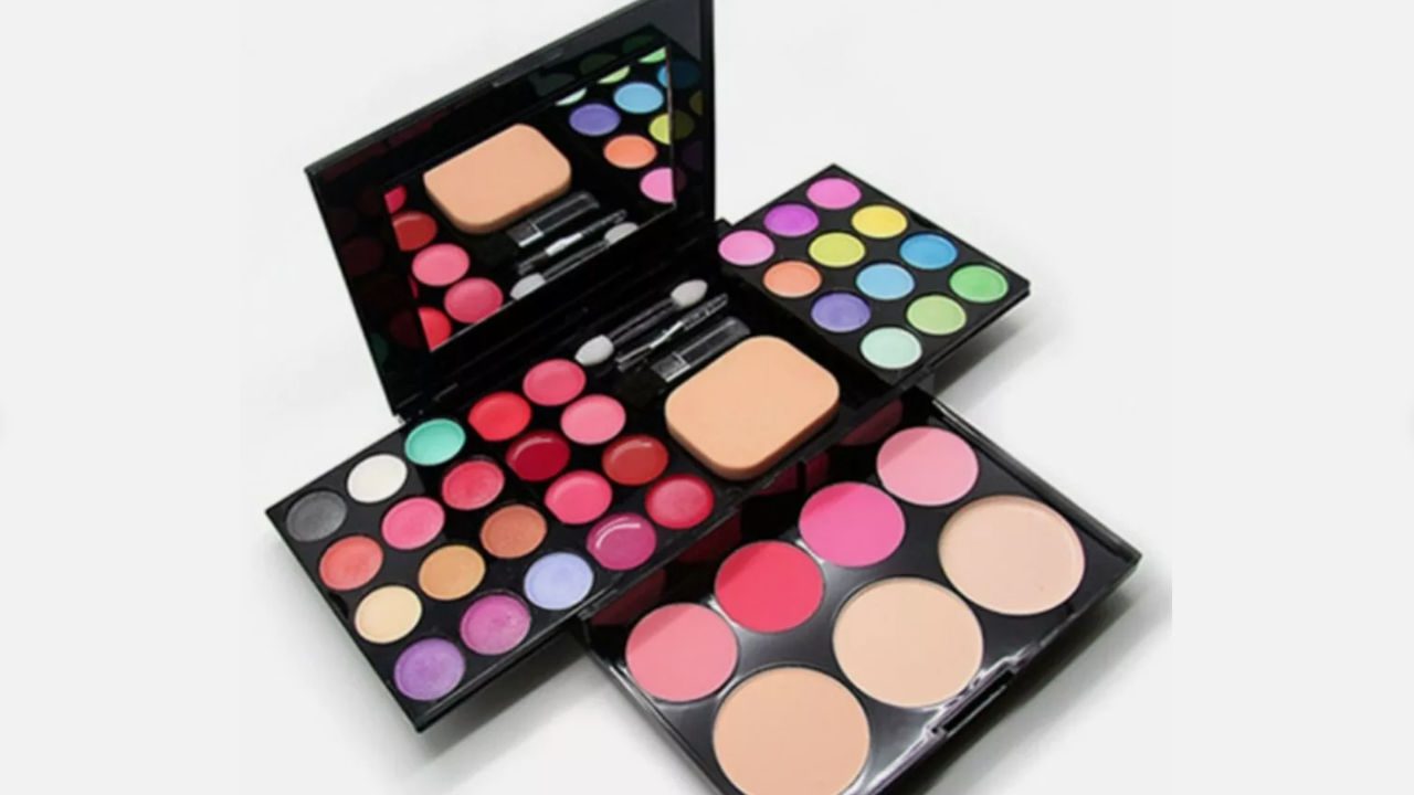 Makeup set, compact set, Early 2000s Compact Makeup Sets