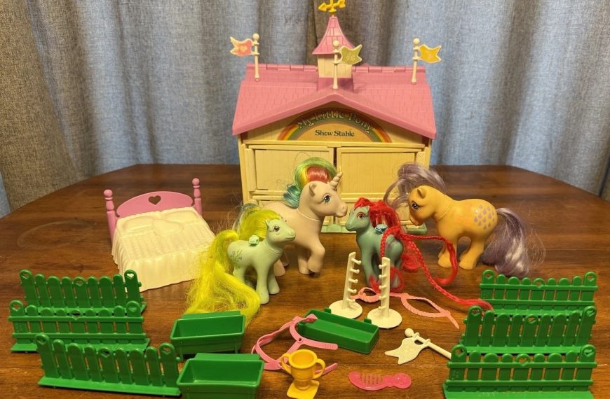 G1 My Little Pony Show Stable