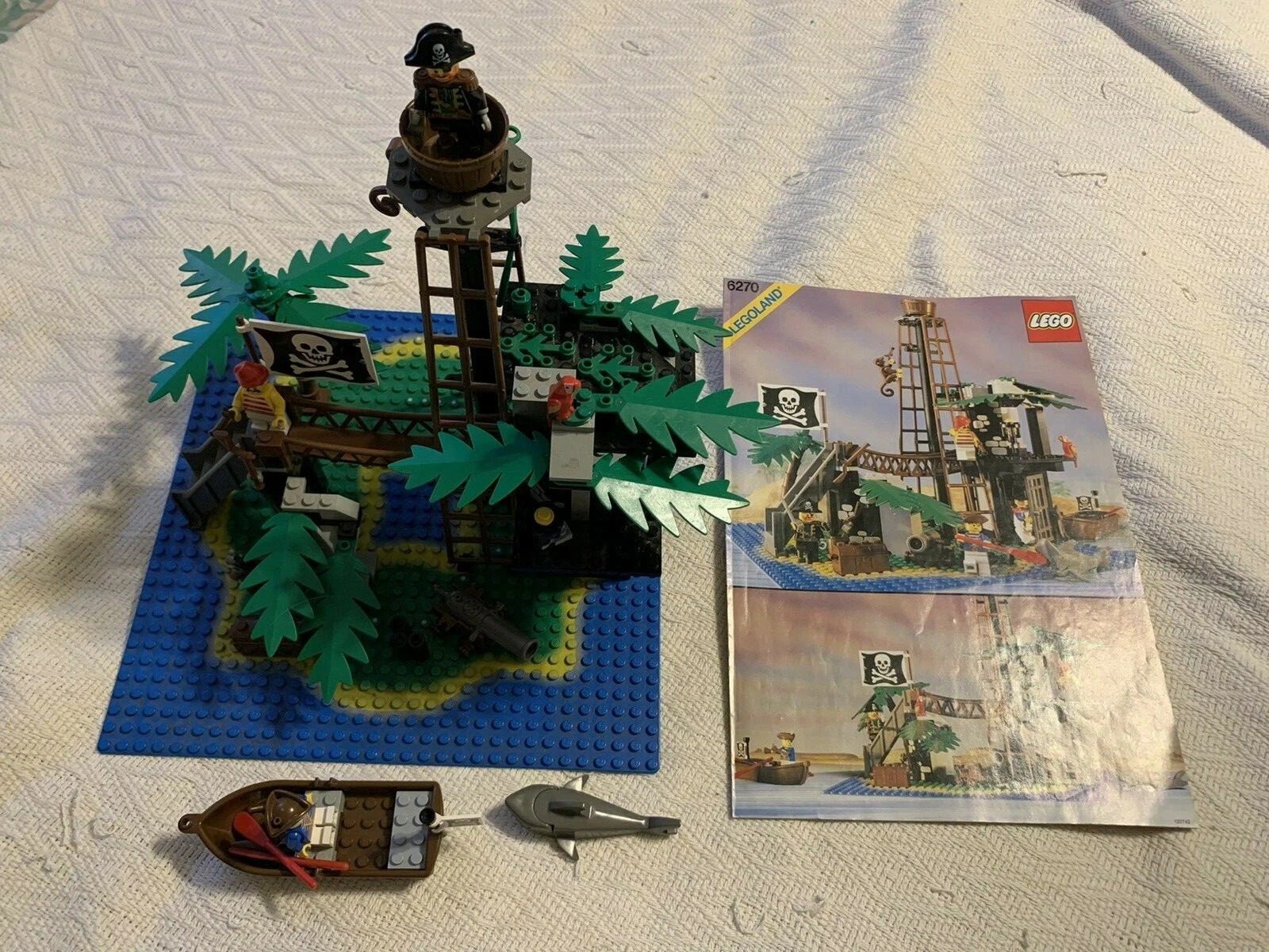 LEGO Pirate Forbidden Island (6270)