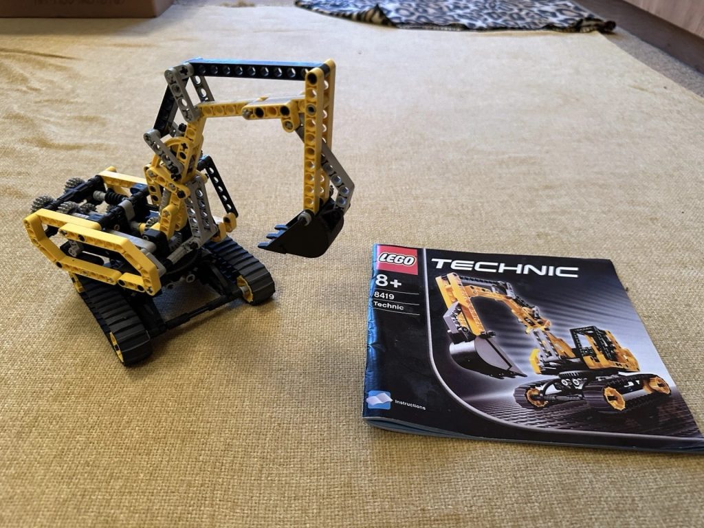 LEGO TECHNIC: Excavator (8419) with instructions (no box)