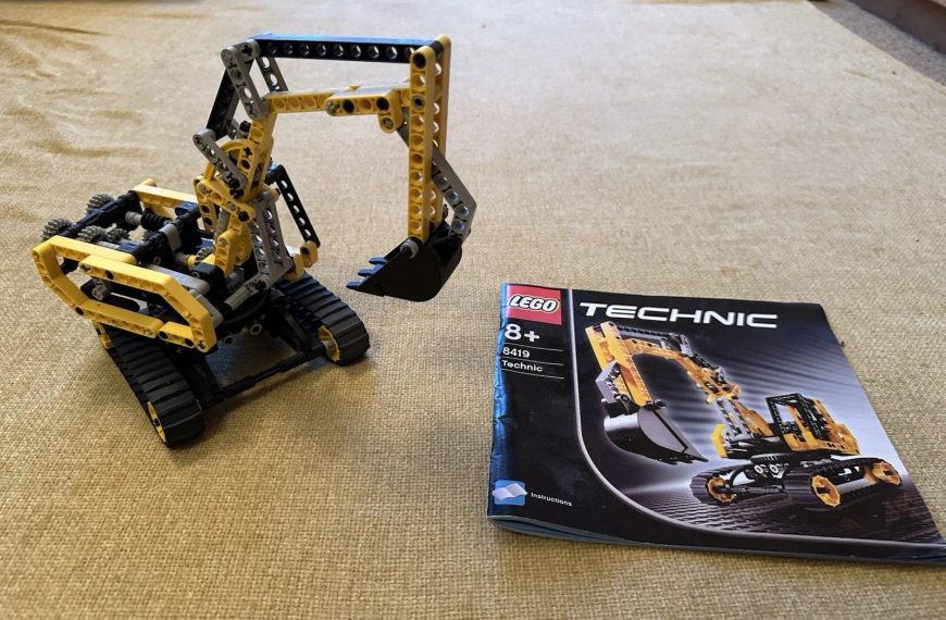 LEGO TECHNIC: Excavator (8419) with instructions (no box)