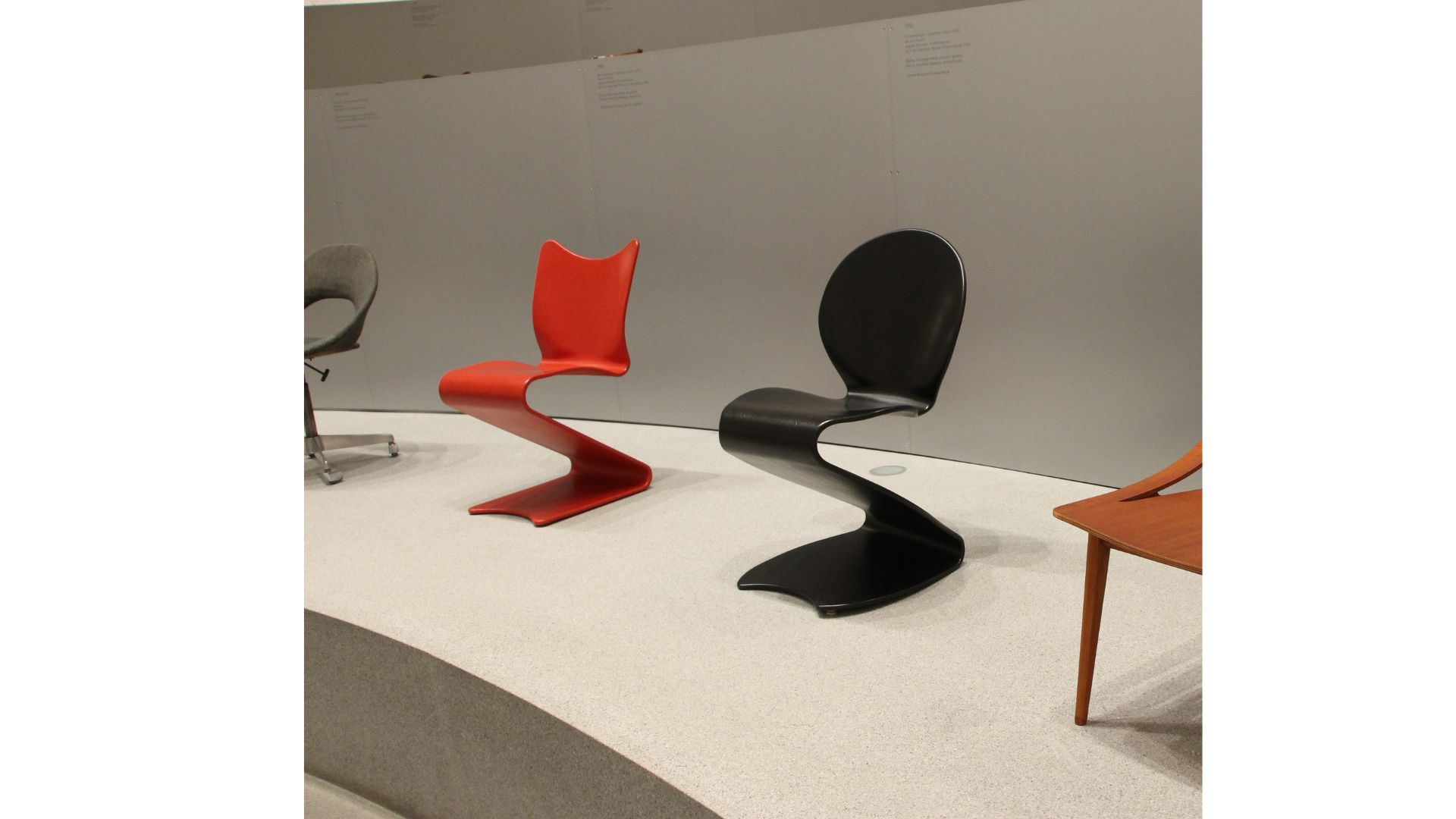 Stühle von Verner Panton, Pinakothek der Moderne, München