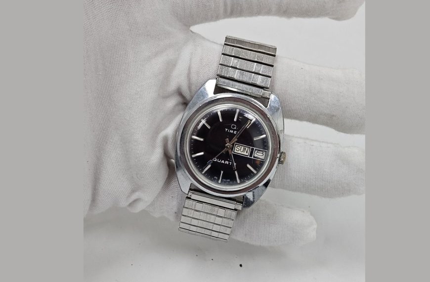 Timex watch with mechanical movement