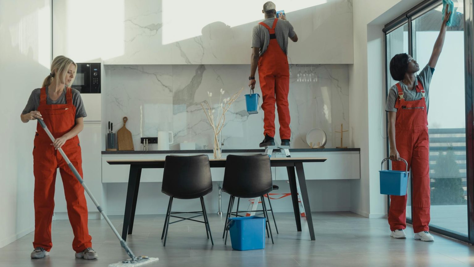 15 Ways to Make Cleaning Less Overwhelming – Decluttering Mom
