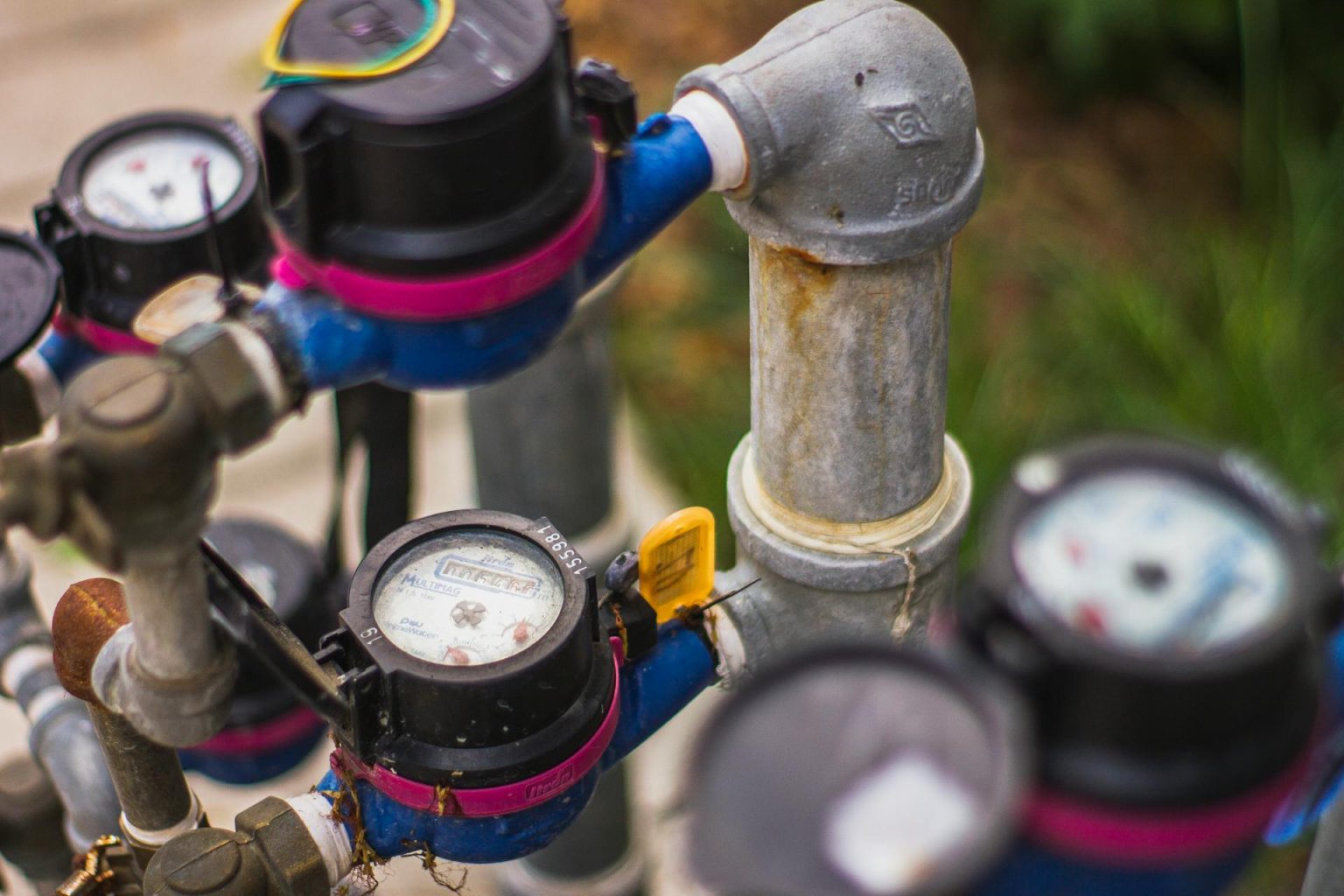 11 Ways to Cut Your Water Bill in Half – Decluttering Mom