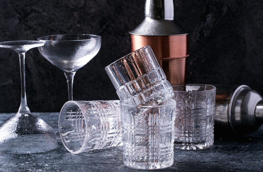 10 Popular Antiques That Are Now Hard to Sell