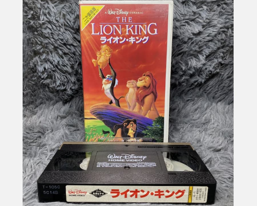 The Lion King Japanese VHS release, cover with Japanese text, Simba on Pride Rock, vibrant sunset background, clamshell or slipcase format