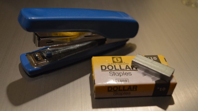 15 Items I Always Keep in My Desk Drawer – Decluttering Mom