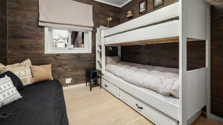 16 Declutter hacks for tiny spaces – Decluttering Mom