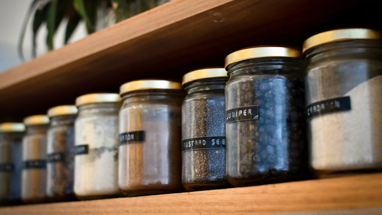 shelf-filled-with-lots-of-different-types-of-spices-1I9bMlIAIBM