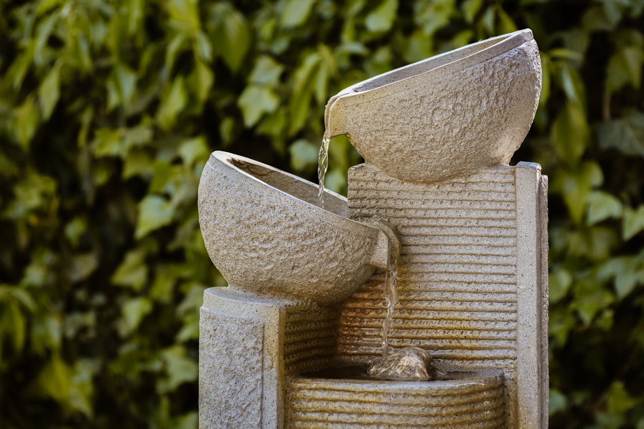 Elegant Garden Fountain with Cascading Water