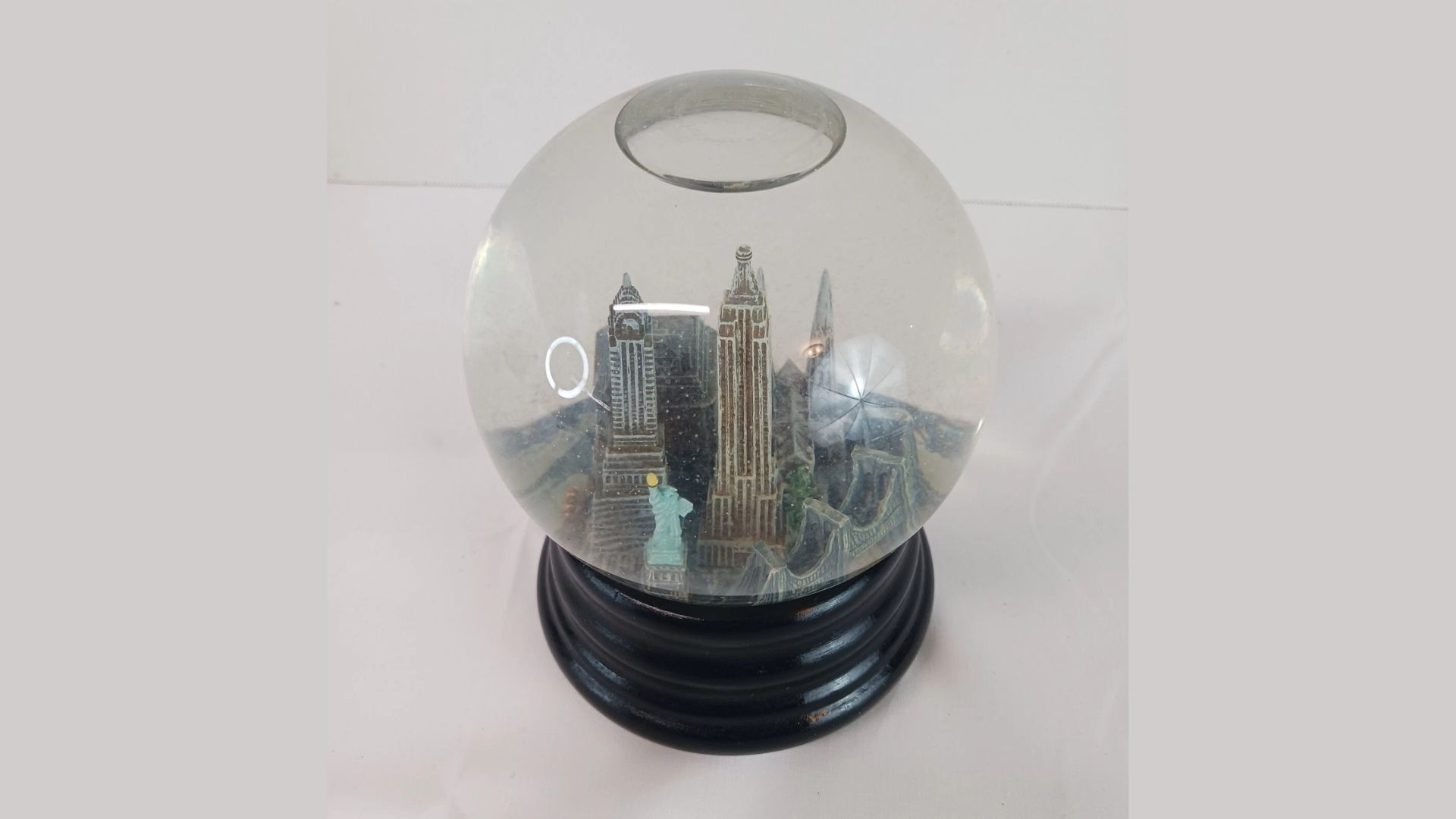 Saks 5th Avenue Snow Globe Musical Plays New York, New York Glitter See Video