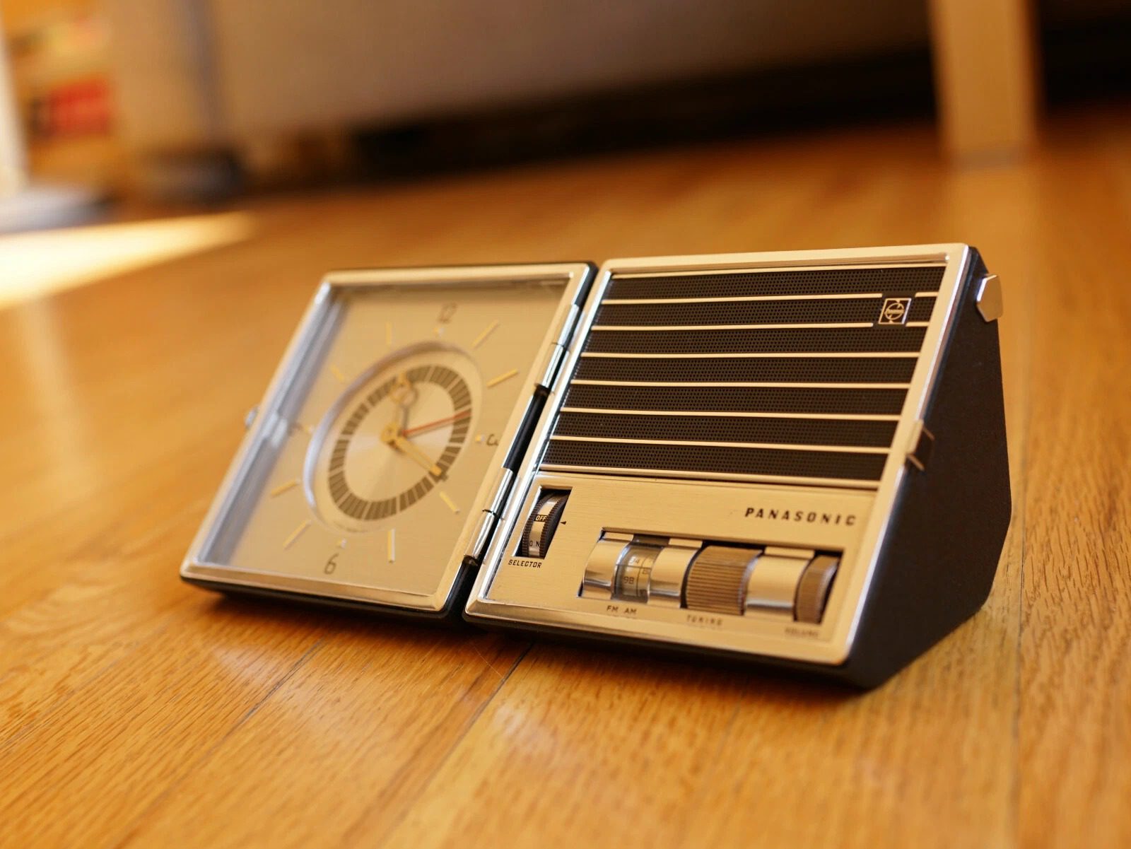 Panasonic Alarm Vintage Radio Eames Danish Travel Restored Accutron Epocha