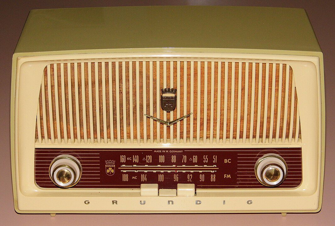 Vintage Grundig Table Radio, Model Majestic 87 USA, Two-Band (FM &BC), Made In Germany, Circa 1959