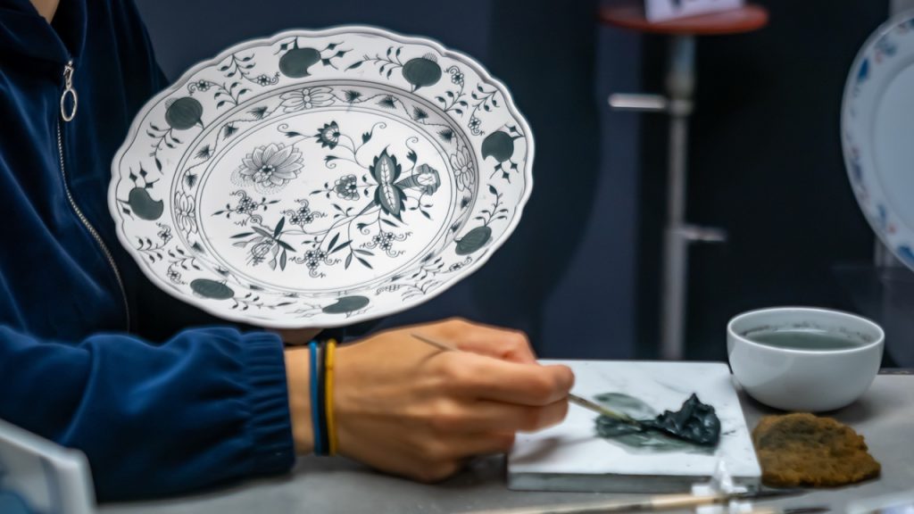 Painting China plate pattern