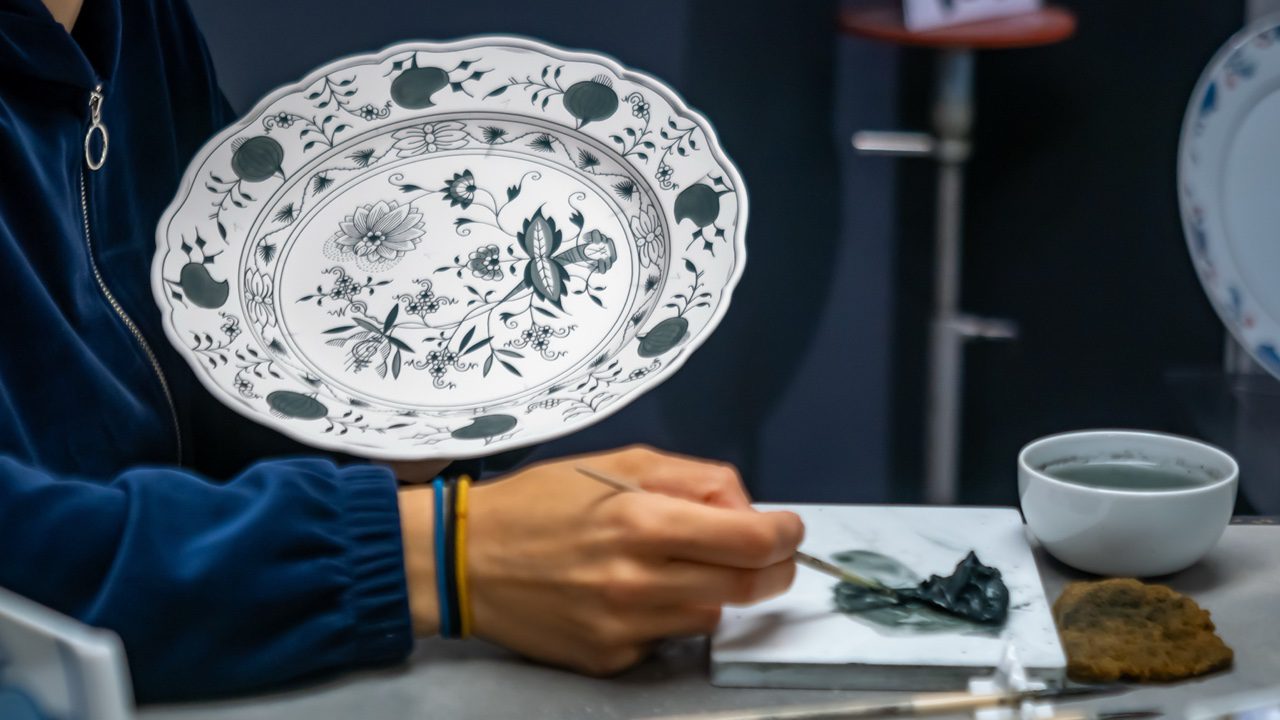 Painting China plate pattern