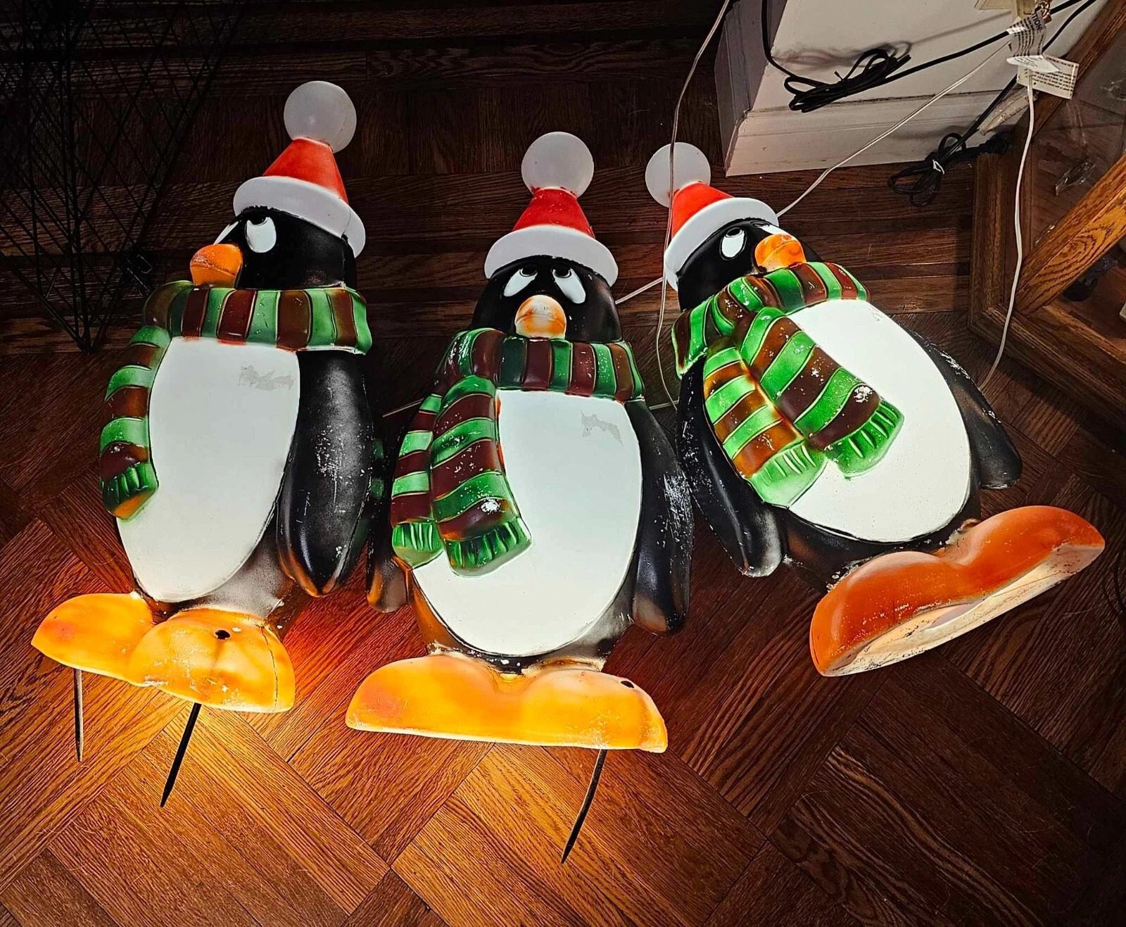 1 Vtg Christmas Chilly Willy Penguin General Foam 28” Blow Mold Red Hat USA-read