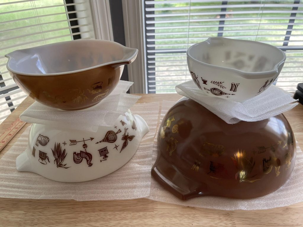 Pyrex Vintage Set of 4 Cinderella Early American Mixing Nesting Bowls