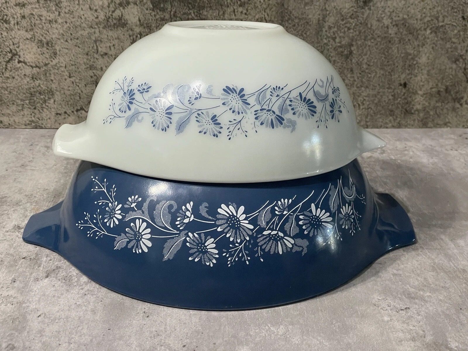 Pyrex Colonial Mist Bowl