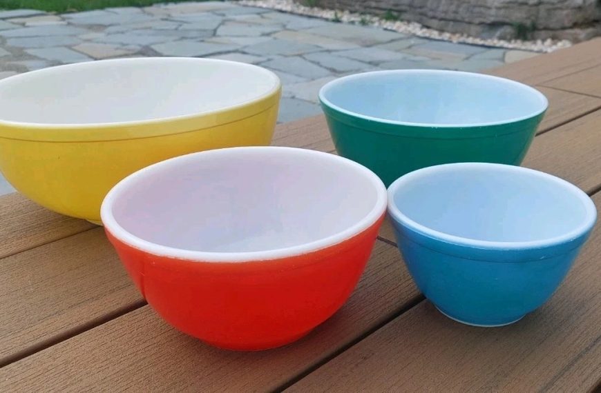 Pyrex Set 4 Primary Colors Mixing Bowls 401 Blue 402 Red 403 Green 404 Yellow