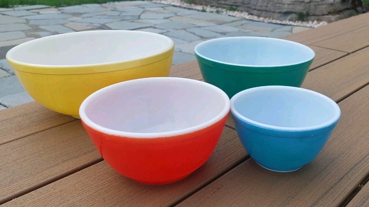 Pyrex Set 4 Primary Colors Mixing Bowls 401 Blue 402 Red 403 Green 404 Yellow