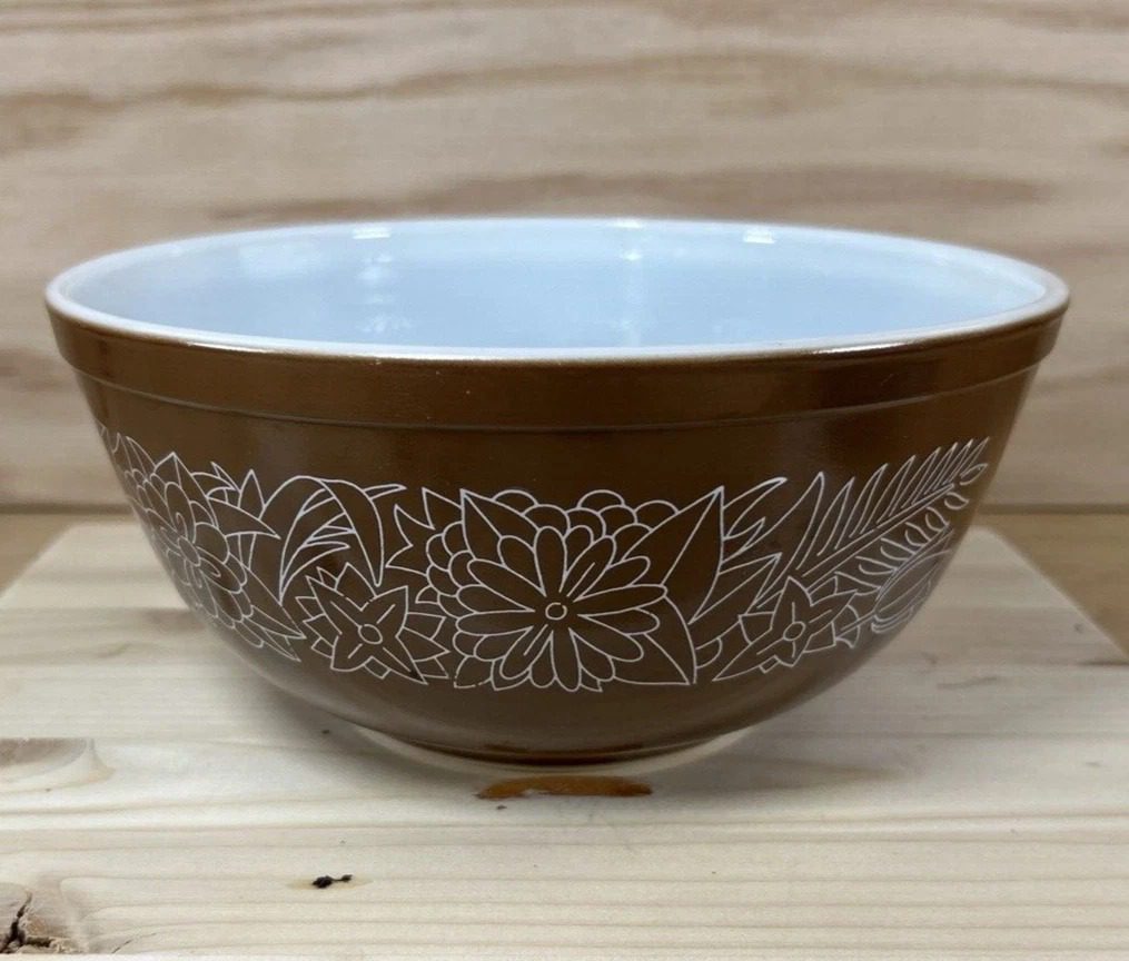 Vintage Pyrex Brown Woodland Mixing Bowl 2.5 L Ovenware #403 EUC
