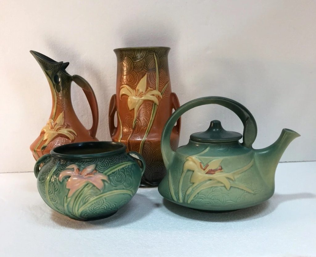 Roseville Zephyr Lily vintage art pottery ewer vase 1946 23-10