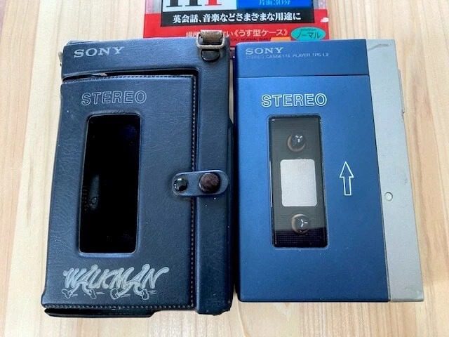 SONY WALKMAN TPS-L2 Stereo Cassette Player Metallic Blue with Case Initial Type