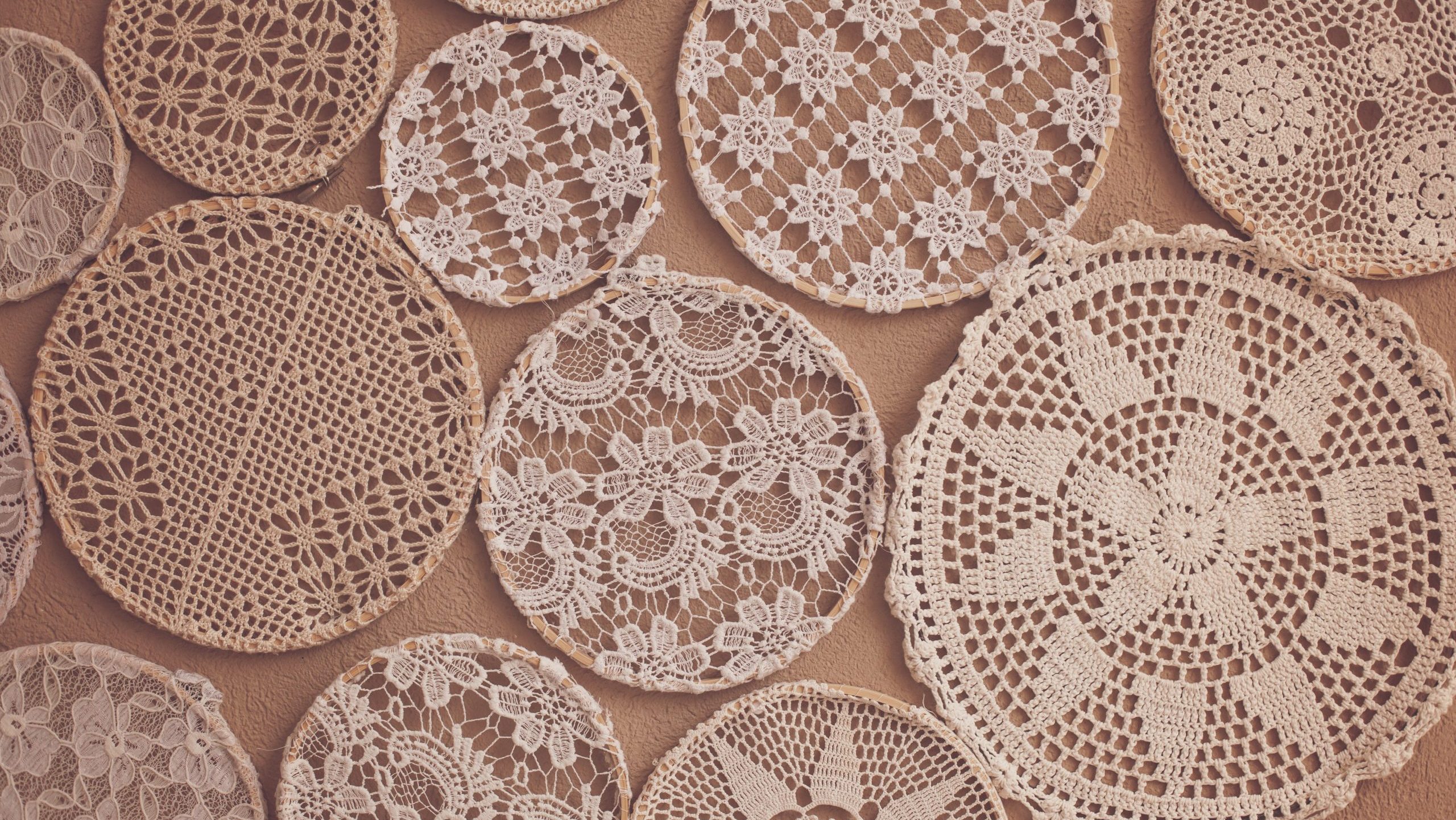 A lot of knitting laces with all kind of ornaments. doilies