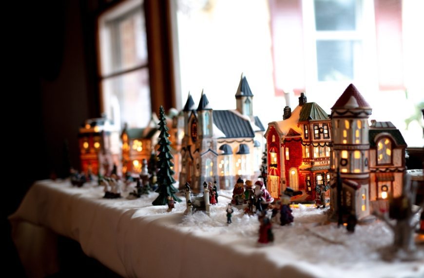10 tabletop christmas villages buyers…