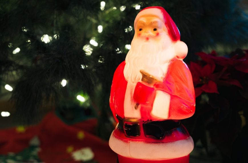 10 holiday blow molds that…