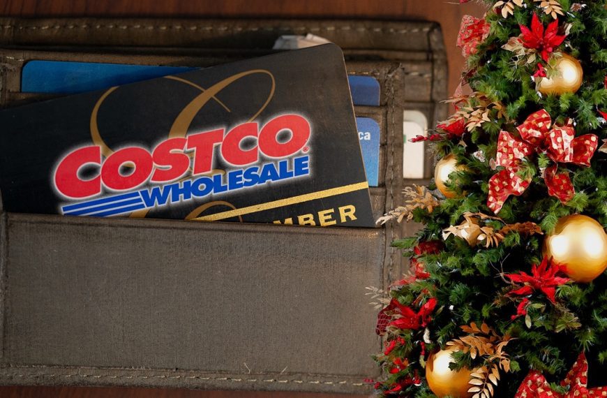 Costco holiday hours feature