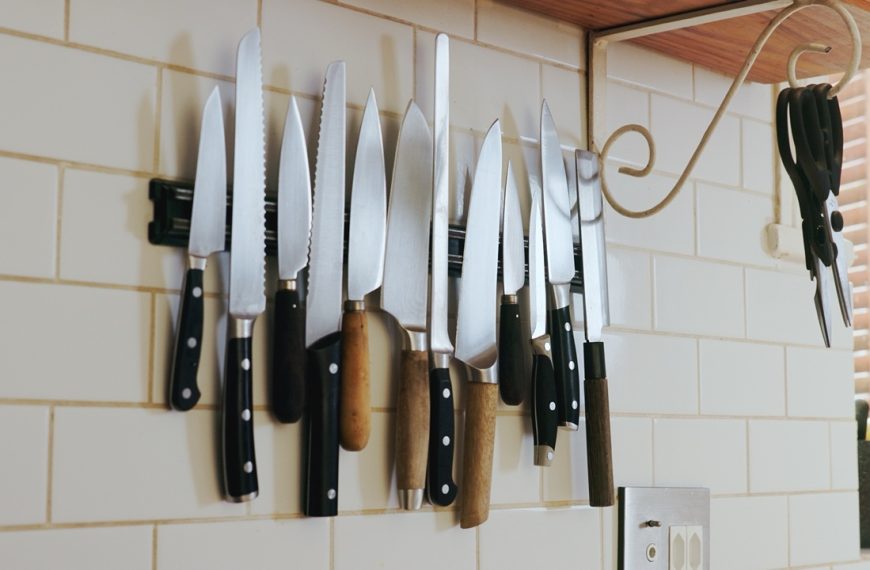 Magnetic knife strip