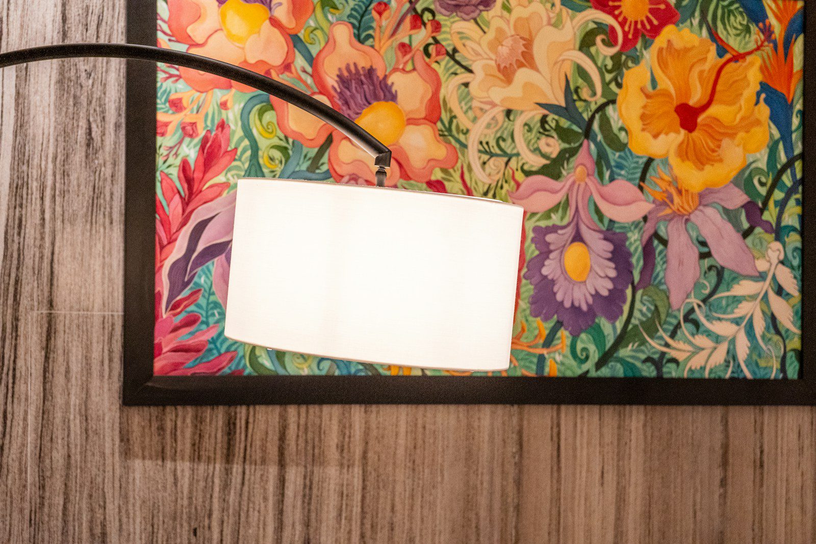 a lamp that is sitting on a wall