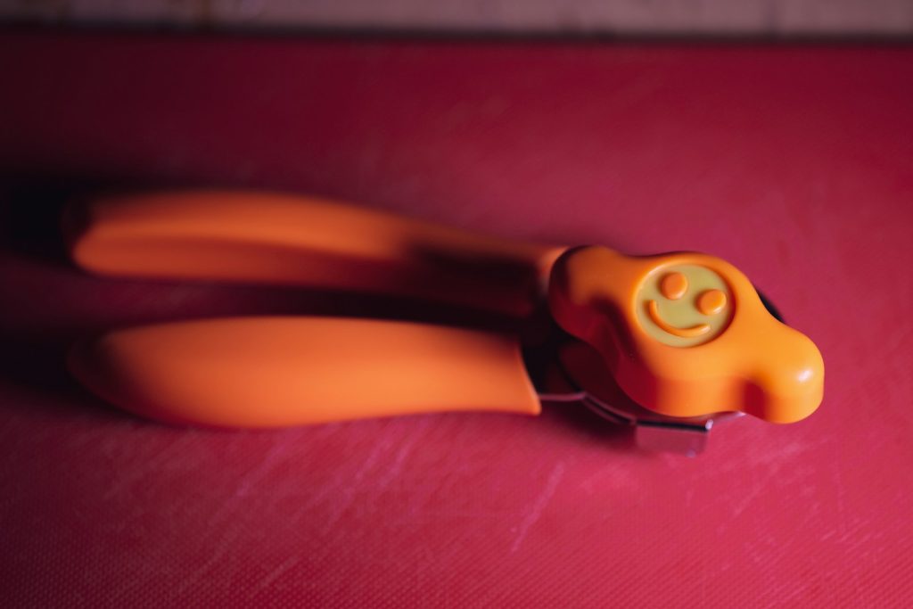 brown and black hand spinner